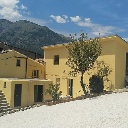 Lake Retreat - Maiella Apartment - Beautiful Lake And Mountain Views Casoli  Eksteriør billede