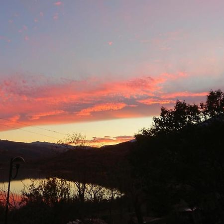 Lake Retreat - Maiella Apartment - Beautiful Lake And Mountain Views Casoli  Eksteriør billede