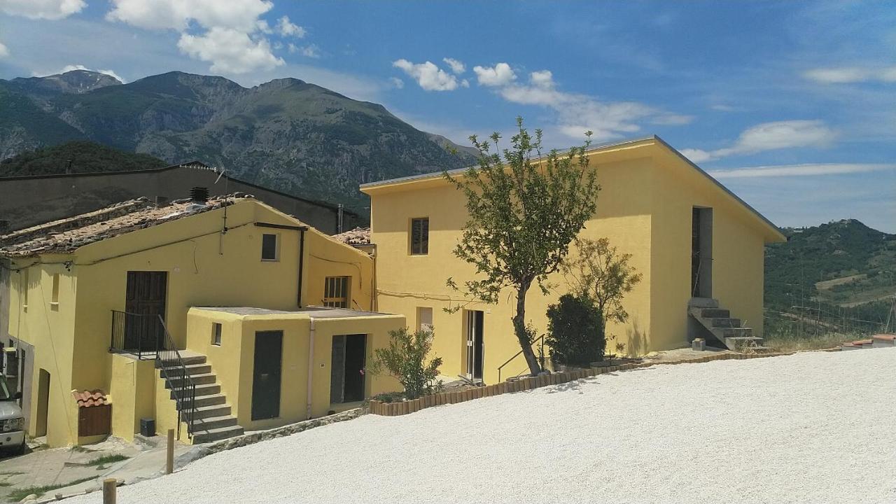 Lake Retreat - Maiella Apartment - Beautiful Lake And Mountain Views Casoli  Eksteriør billede