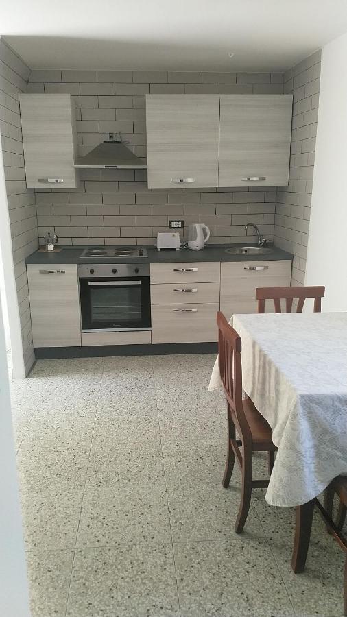 Lake Retreat - Maiella Apartment - Beautiful Lake And Mountain Views Casoli  Eksteriør billede