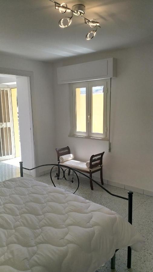 Lake Retreat - Maiella Apartment - Beautiful Lake And Mountain Views Casoli  Eksteriør billede